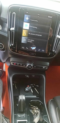 Volvo XC 40 cena 115500 przebieg: 165000, rok produkcji 2019 z Drezdenko małe 497